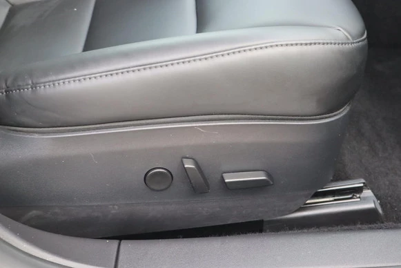 Tesla Model 3 - Afbeelding 18 van 30