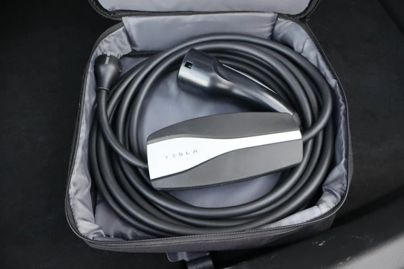 Tesla Model 3 - Afbeelding 23 van 30