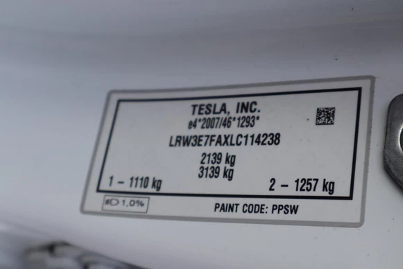 Tesla Model 3 - Afbeelding 25 van 30