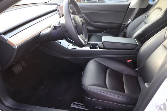 Tesla Model 3 - Afbeelding 26 van 30