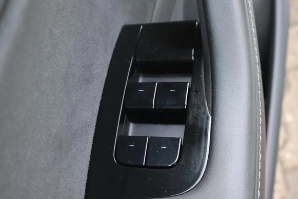 Tesla Model 3 - Afbeelding 27 van 30