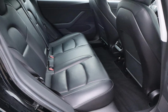 Tesla Model 3 - Afbeelding 18 van 30