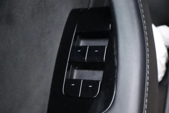 Tesla Model 3 - Afbeelding 24 van 30