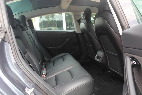 Tesla Model 3 - Afbeelding 9 van 27