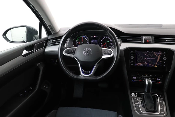 Volkswagen Passat - Afbeelding 8 van 30