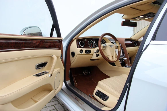 Bentley Flying Spur - Afbeelding 13 van 30