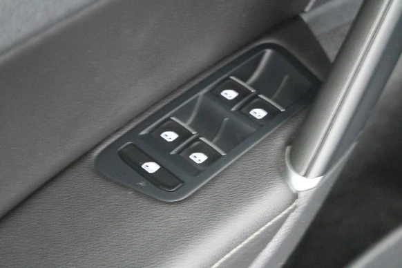 Volkswagen Golf - Afbeelding 16 van 30