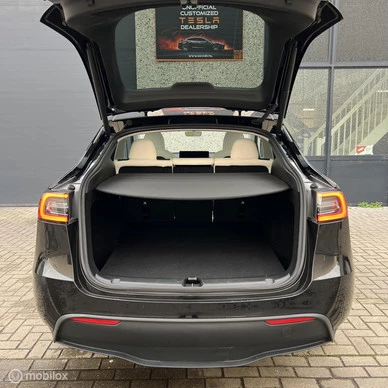 Tesla Model Y - Afbeelding 18 van 23