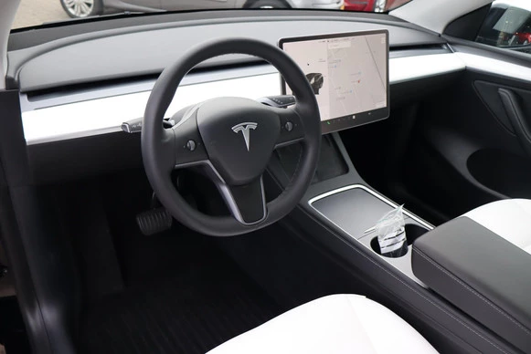 Tesla Model Y - Afbeelding 21 van 30