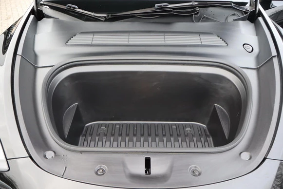 Tesla Model Y - Afbeelding 23 van 30