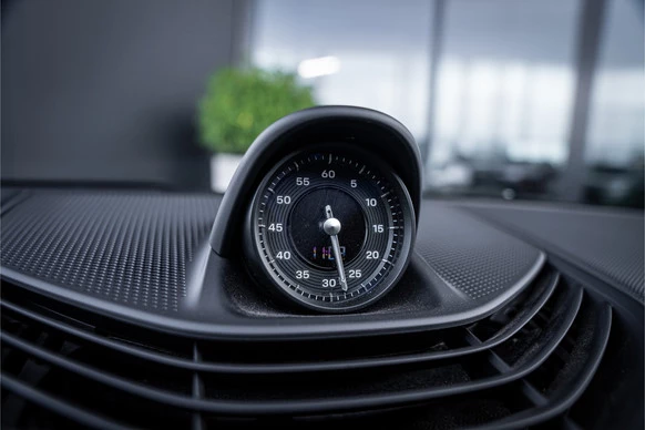 Porsche Taycan - Afbeelding 14 van 30