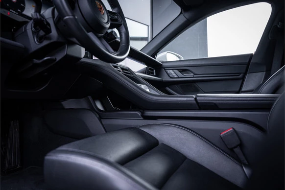 Porsche Taycan - Afbeelding 28 van 30