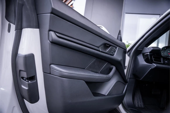 Porsche Taycan - Afbeelding 30 van 30