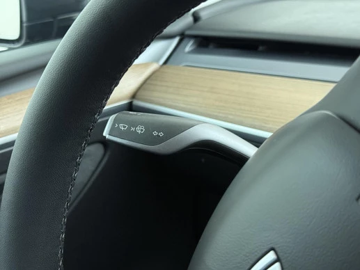 Tesla Model Y - Afbeelding 27 van 30