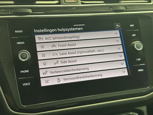 Volkswagen Tiguan - Afbeelding 23 van 30