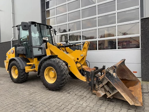 Caterpillar  - Afbeelding 26 van 30