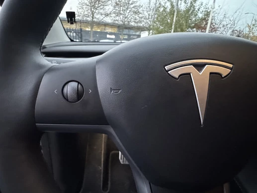Tesla Model Y - Afbeelding 19 van 28