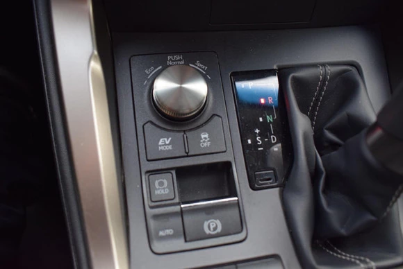 Lexus NX - Afbeelding 25 van 30