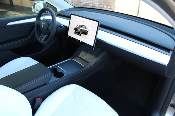 Tesla Model Y - Afbeelding 19 van 23