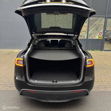 Tesla Model Y - Afbeelding 18 van 23