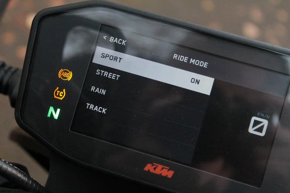 KTM 790 Duke - Afbeelding 16 van 20
