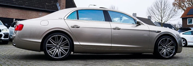 Bentley Flying Spur - Afbeelding 17 van 30