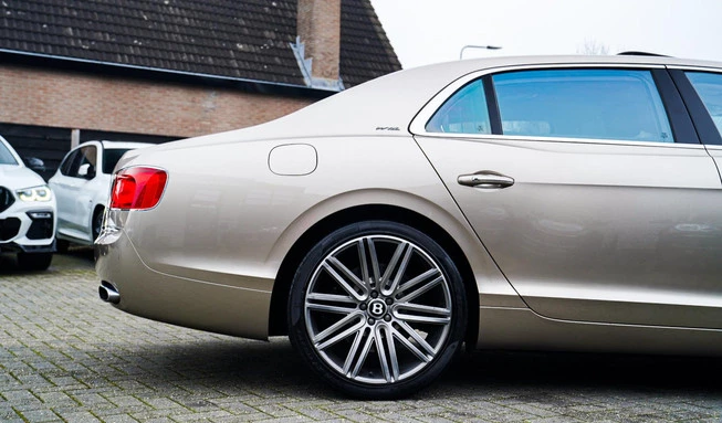 Bentley Flying Spur - Afbeelding 18 van 30