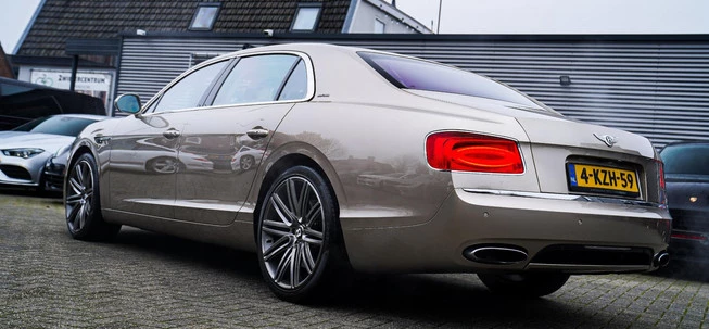 Bentley Flying Spur - Afbeelding 23 van 30