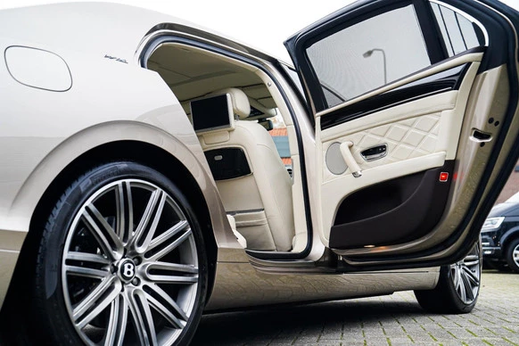 Bentley Flying Spur - Afbeelding 26 van 30