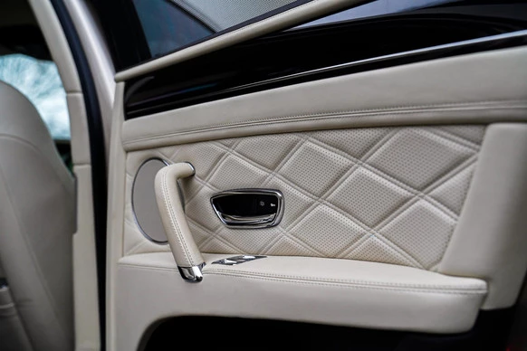 Bentley Flying Spur - Afbeelding 27 van 30