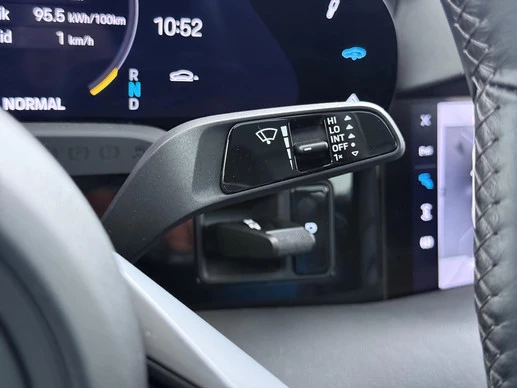 Porsche Taycan - Afbeelding 28 van 30