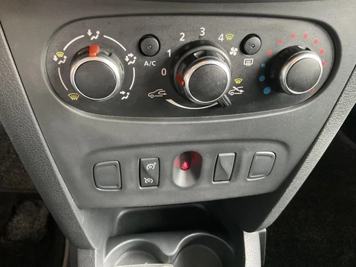 Dacia Logan - Afbeelding 21 van 24