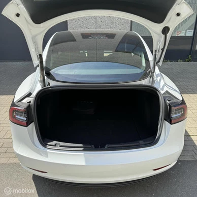 Tesla Model 3 - Afbeelding 18 van 23