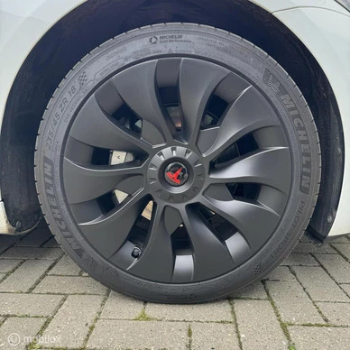 Tesla Model 3 - Afbeelding 20 van 23