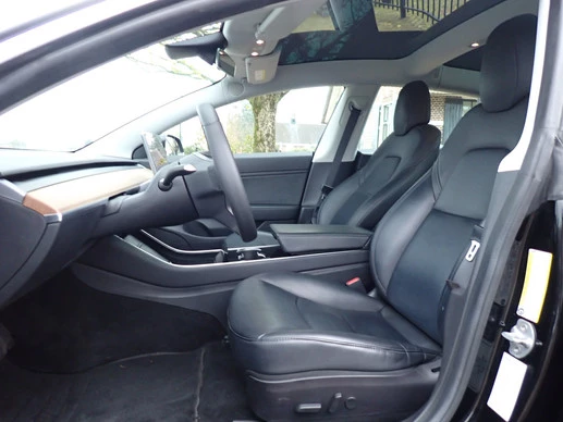 Tesla Model 3 - Afbeelding 8 van 30