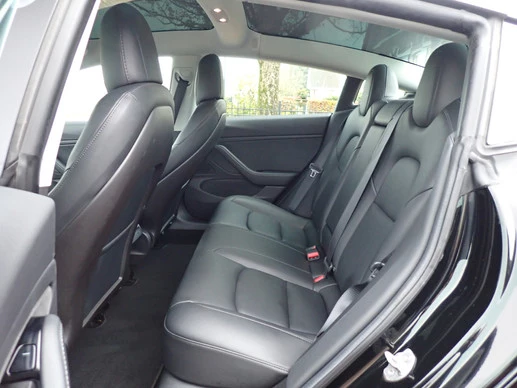 Tesla Model 3 - Afbeelding 9 van 30