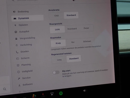 Tesla Model 3 - Afbeelding 25 van 30