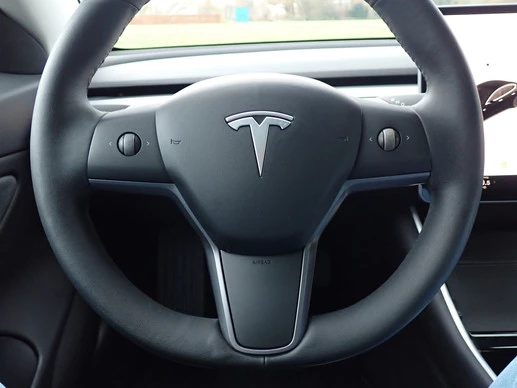 Tesla Model 3 - Afbeelding 26 van 30