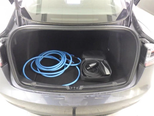 Tesla Model 3 - Afbeelding 8 van 11