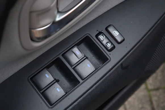 Toyota Avensis - Afbeelding 17 van 30