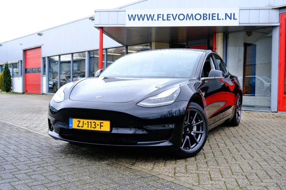 Tesla Model 3 - Afbeelding 1 van 30