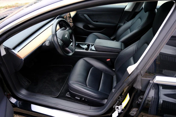 Tesla Model 3 - Afbeelding 2 van 30