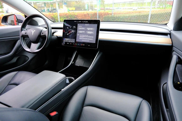 Tesla Model 3 - Afbeelding 5 van 30