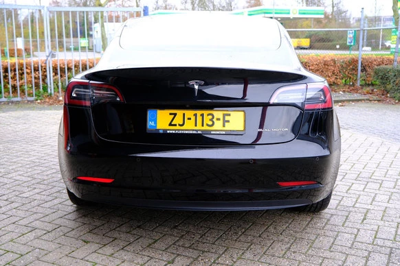 Tesla Model 3 - Afbeelding 8 van 30