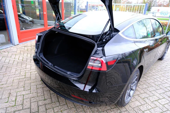 Tesla Model 3 - Afbeelding 9 van 30