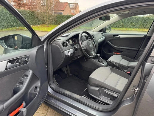 Volkswagen Jetta - Afbeelding 2 van 19