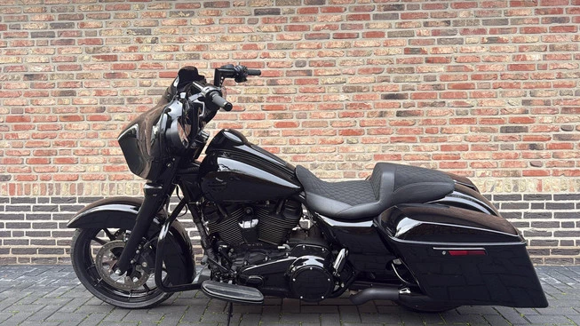 Harley-Davidson Street Glide - Afbeelding 1 van 17
