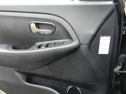 Kia Carens - Afbeelding 27 van 30