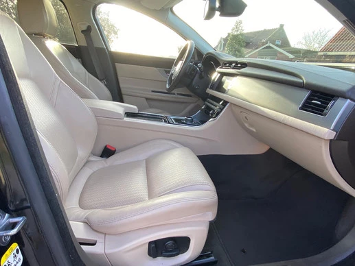 Jaguar XF - Afbeelding 18 van 27