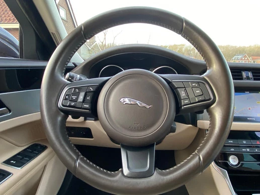 Jaguar XF - Afbeelding 24 van 27